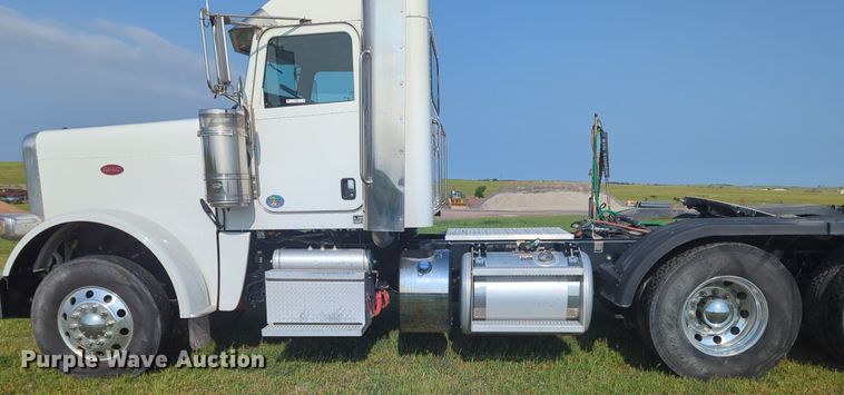 image for item NZ9698 2024 Peterbilt 389 semi truck