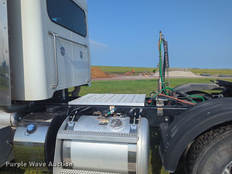 image for item NZ9698 2024 Peterbilt 389 semi truck