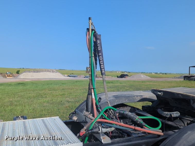 image for item NZ9698 2024 Peterbilt 389 semi truck