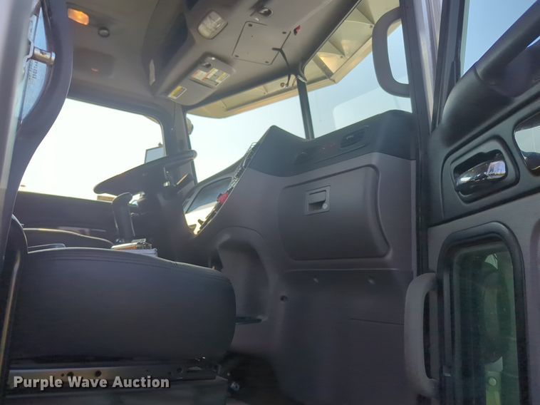 image for item NZ9698 2024 Peterbilt 389 semi truck