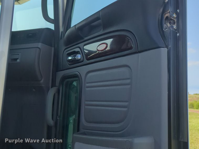 image for item NZ9698 2024 Peterbilt 389 semi truck