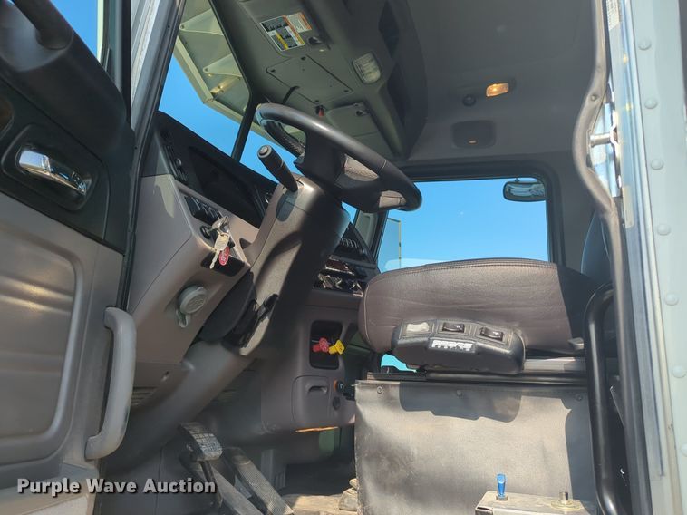 image for item NZ9698 2024 Peterbilt 389 semi truck