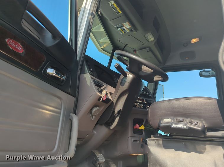 image for item NZ9698 2024 Peterbilt 389 semi truck