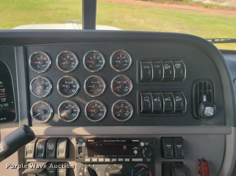 image for item NZ9698 2024 Peterbilt 389 semi truck