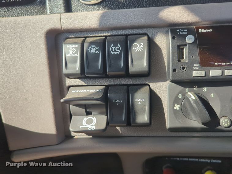 image for item NZ9698 2024 Peterbilt 389 semi truck