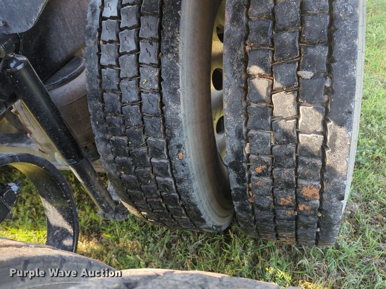 image for item NZ9698 2024 Peterbilt 389 semi truck