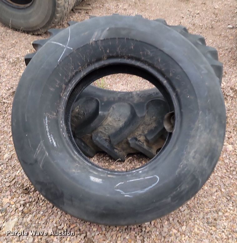 image for item NZ9789 (2) tires