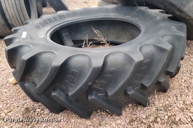 image for item NZ9789 (2) tires