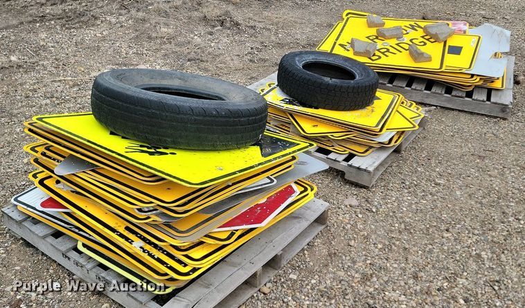 image for item NZ9799 Approximately 75 traffic signs