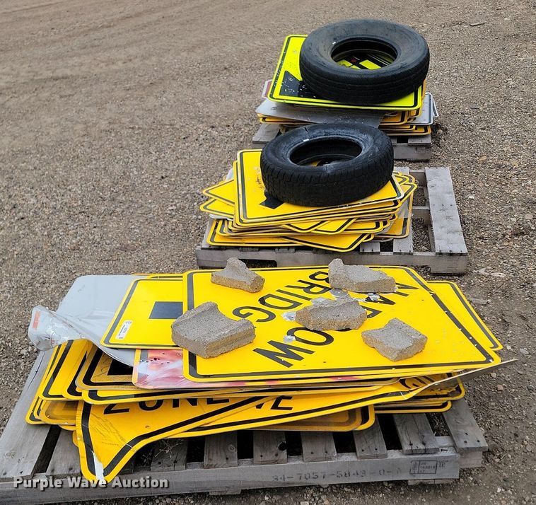 image for item NZ9799 Approximately 75 traffic signs