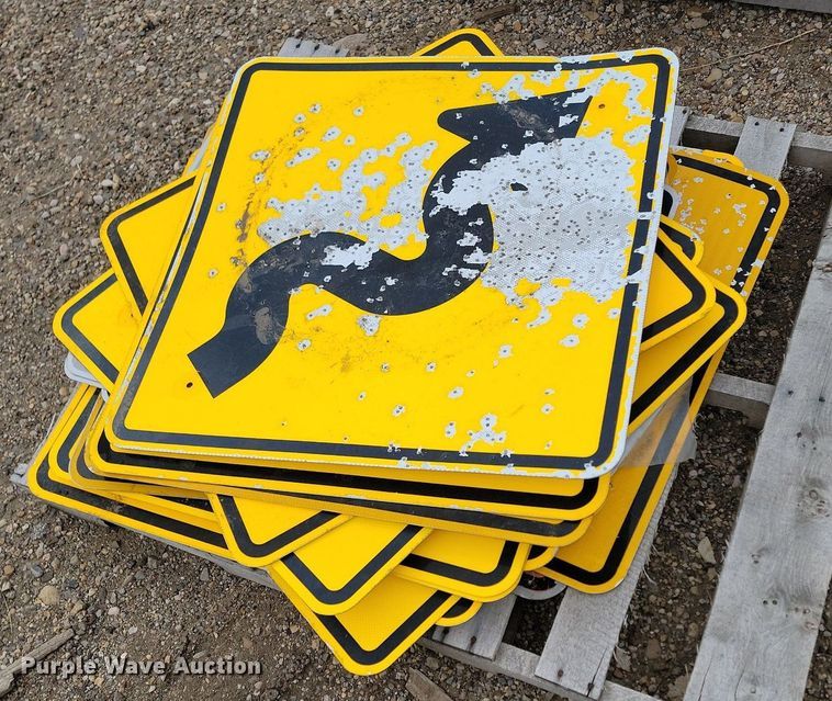 image for item NZ9799 Approximately 75 traffic signs