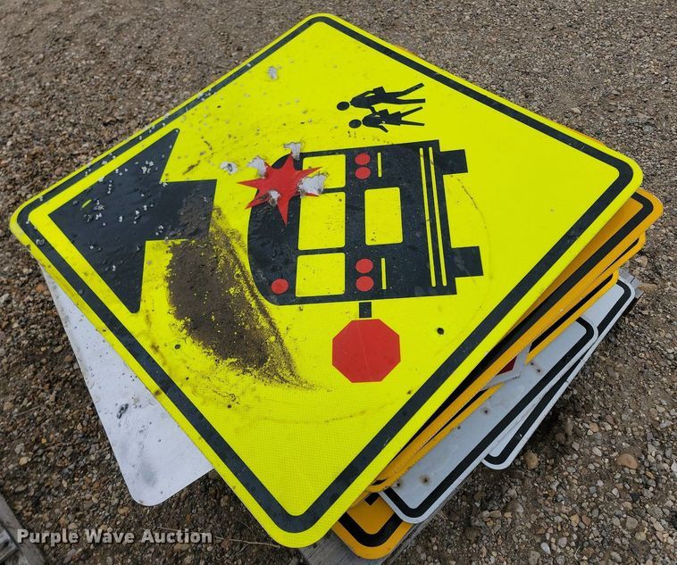 image for item NZ9799 Approximately 75 traffic signs