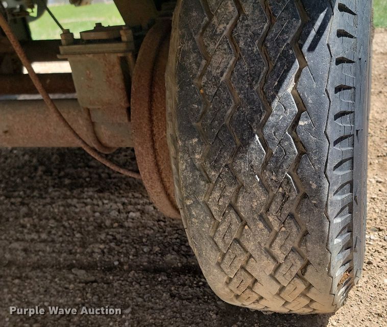 image for item NZ9807 1991 D&S Mfg. CO M1061A1 equipment trailer