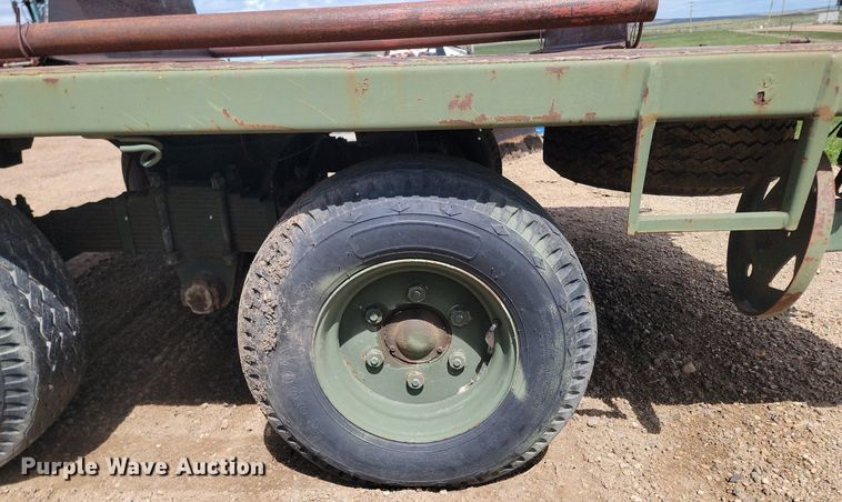 image for item NZ9807 1991 D&S Mfg. CO M1061A1 equipment trailer