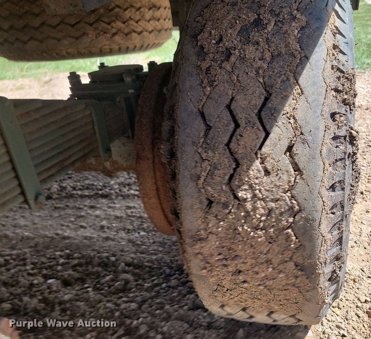 image for item NZ9807 1991 D&S Mfg. CO M1061A1 equipment trailer