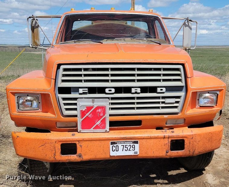 image for item NZ9809 1980 Ford  F700 fuel truck