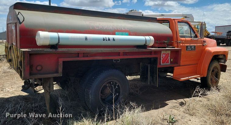 image for item NZ9809 1980 Ford  F700 fuel truck