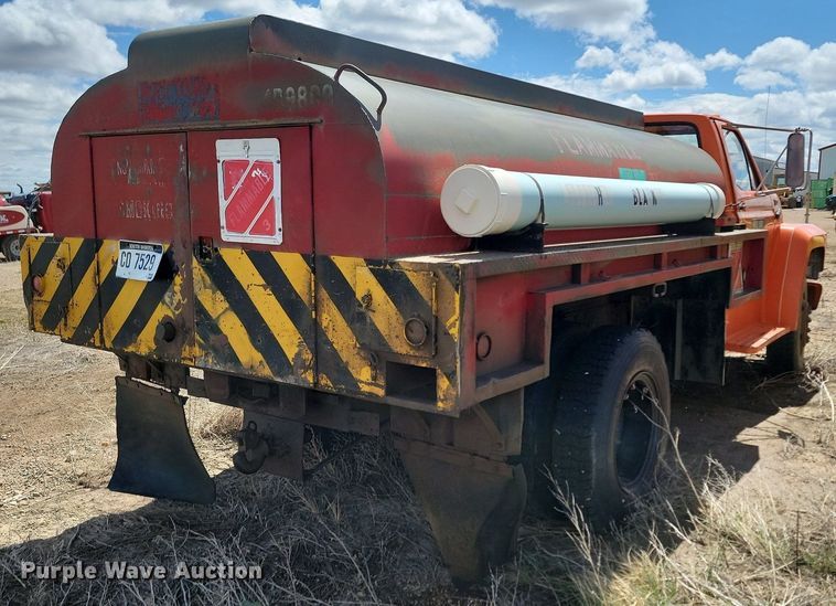 image for item NZ9809 1980 Ford  F700 fuel truck
