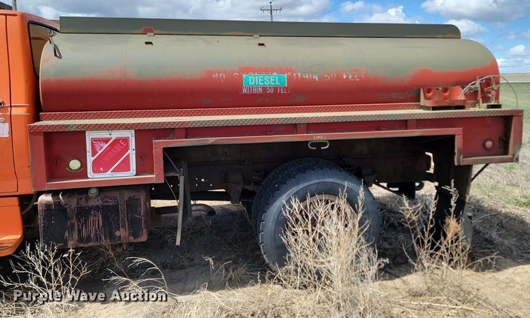 image for item NZ9809 1980 Ford  F700 fuel truck