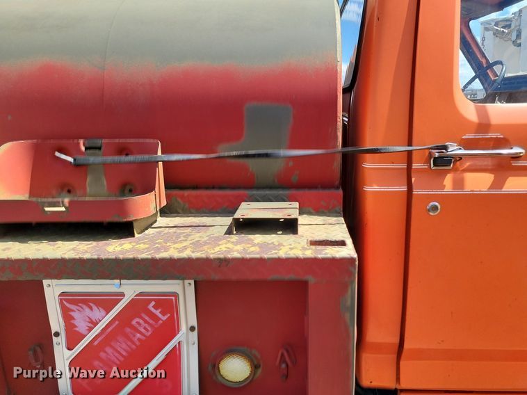 image for item NZ9809 1980 Ford  F700 fuel truck