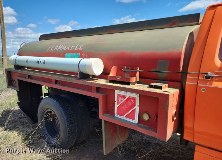 image for item NZ9809 1980 Ford  F700 fuel truck