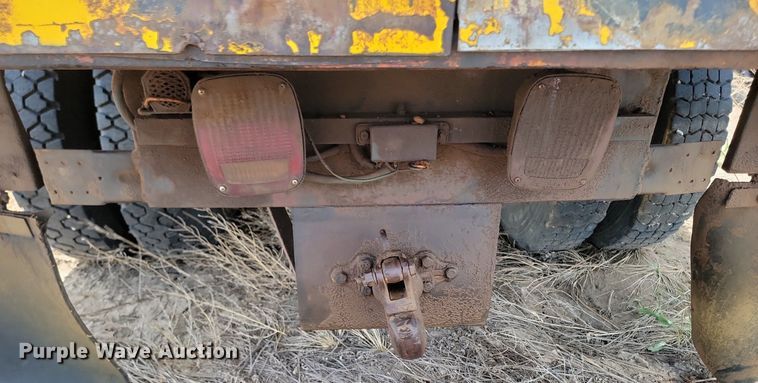 image for item NZ9809 1980 Ford  F700 fuel truck