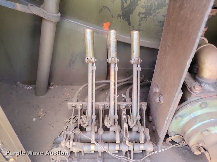 image for item NZ9809 1980 Ford  F700 fuel truck