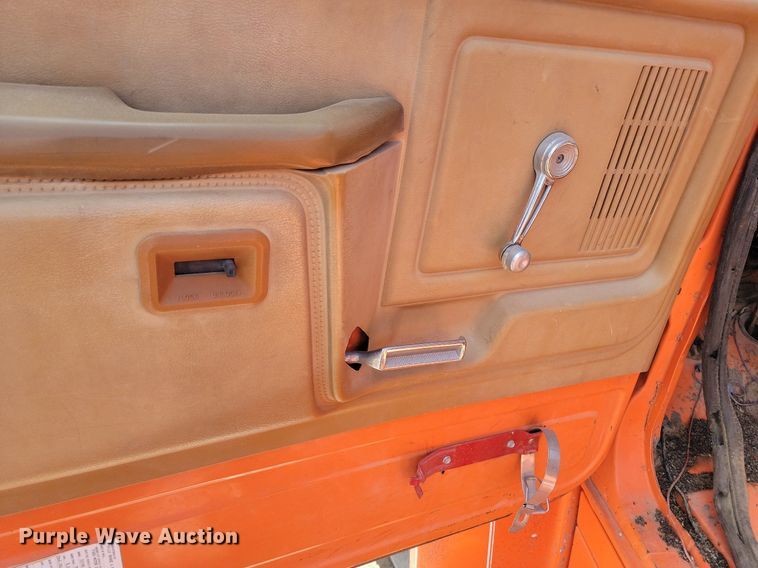 image for item NZ9809 1980 Ford  F700 fuel truck