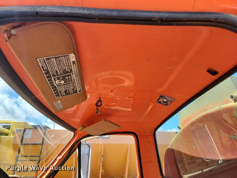 image for item NZ9809 1980 Ford  F700 fuel truck