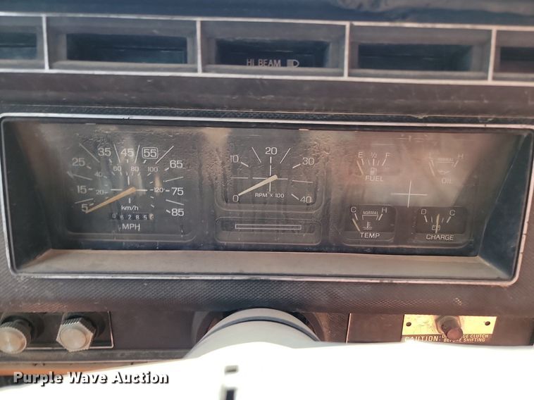 image for item NZ9809 1980 Ford  F700 fuel truck