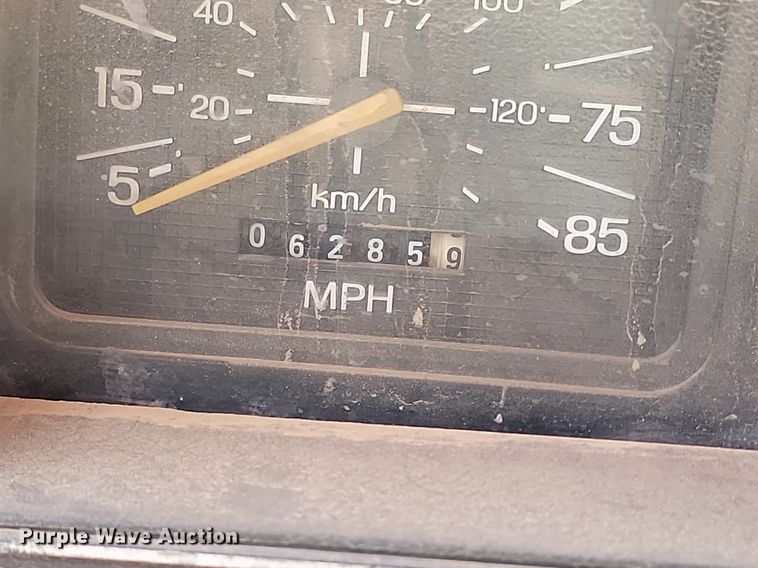 image for item NZ9809 1980 Ford  F700 fuel truck