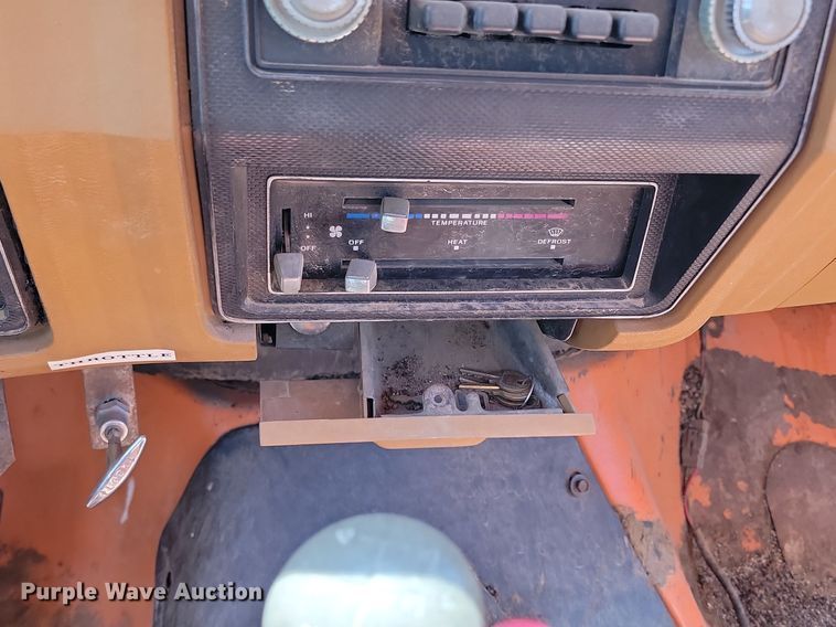 image for item NZ9809 1980 Ford  F700 fuel truck