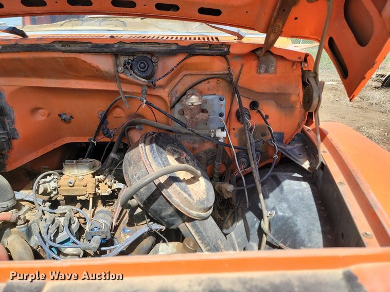 image for item NZ9809 1980 Ford  F700 fuel truck