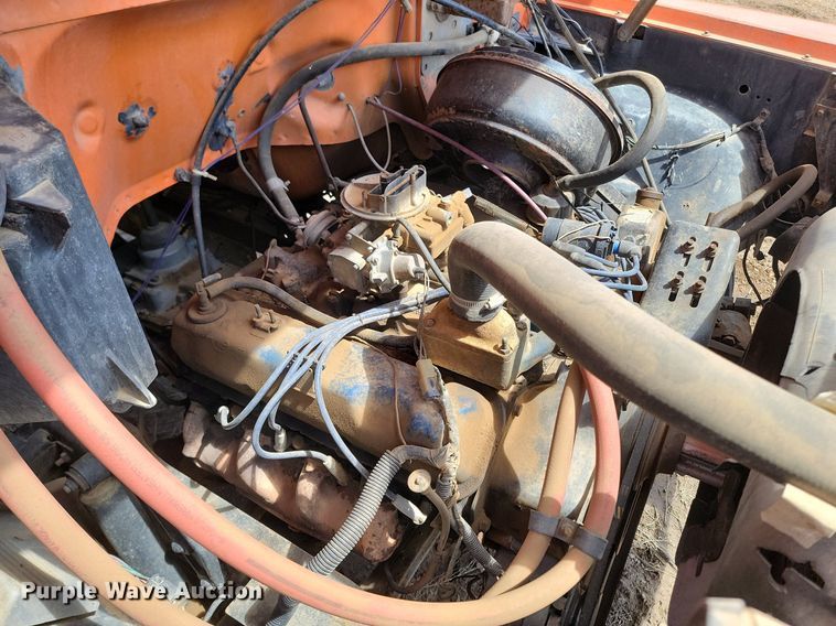 image for item NZ9809 1980 Ford  F700 fuel truck