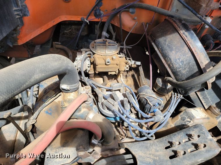 image for item NZ9809 1980 Ford  F700 fuel truck