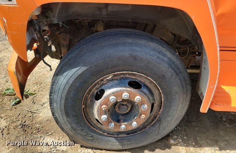 image for item NZ9809 1980 Ford  F700 fuel truck