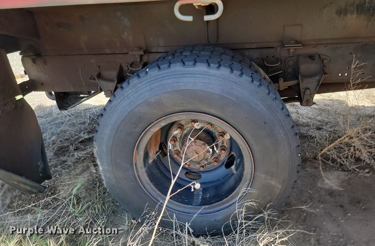 image for item NZ9809 1980 Ford  F700 fuel truck