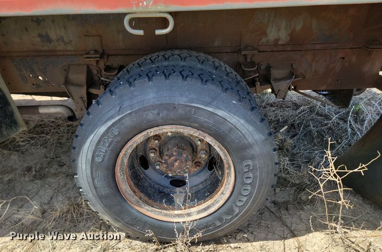 image for item NZ9809 1980 Ford  F700 fuel truck