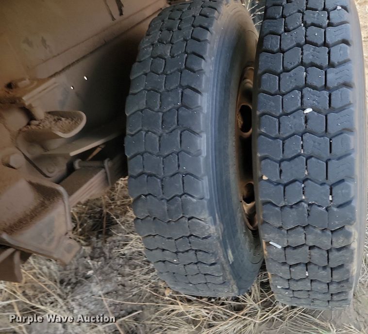 image for item NZ9809 1980 Ford  F700 fuel truck