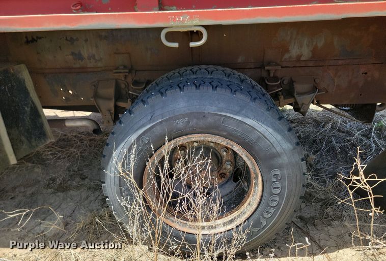 image for item NZ9809 1980 Ford  F700 fuel truck