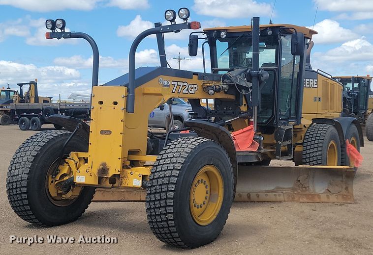 image for item NZ9810 2013 John Deere 772GP motor grader