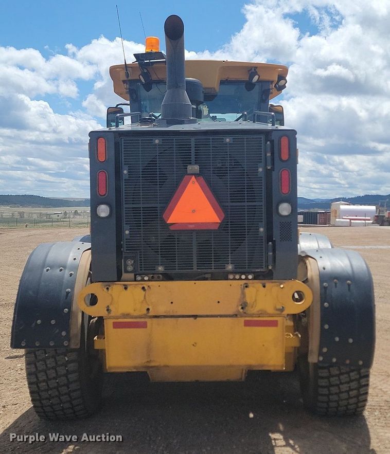 image for item NZ9810 2013 John Deere 772GP motor grader