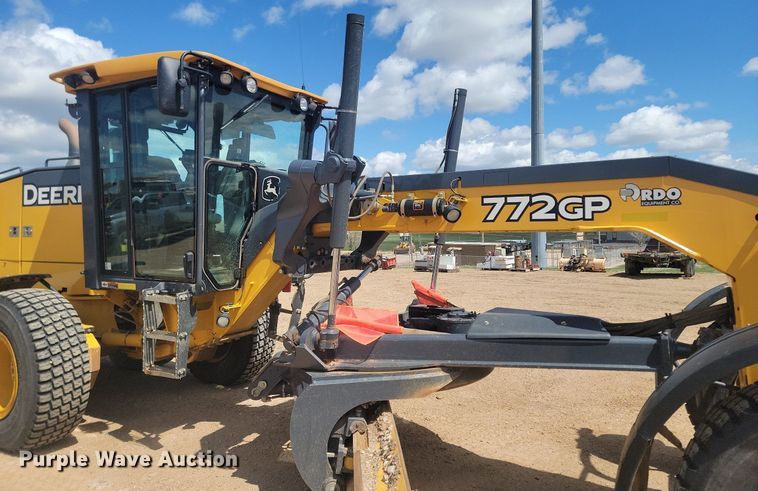 image for item NZ9810 2013 John Deere 772GP motor grader