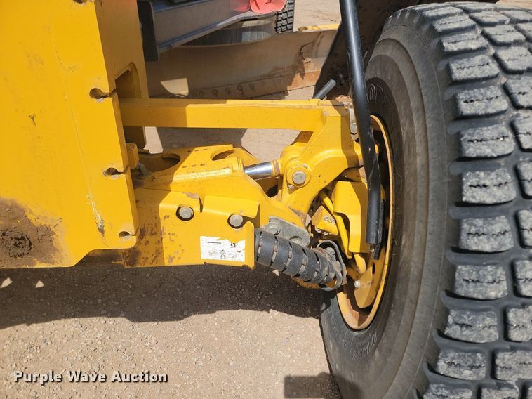 image for item NZ9810 2013 John Deere 772GP motor grader