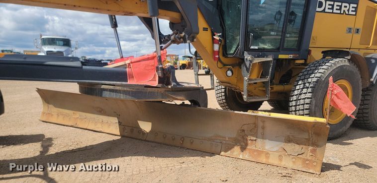 image for item NZ9810 2013 John Deere 772GP motor grader