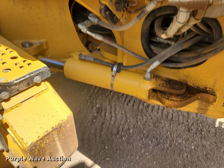 image for item NZ9810 2013 John Deere 772GP motor grader