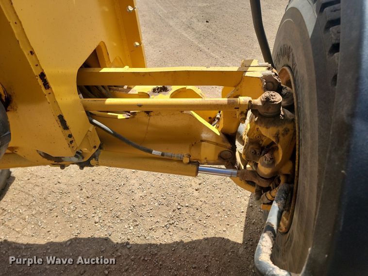 image for item NZ9810 2013 John Deere 772GP motor grader