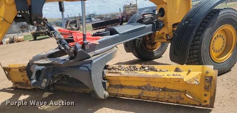 image for item NZ9810 2013 John Deere 772GP motor grader