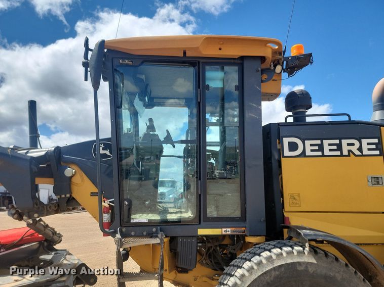 image for item NZ9810 2013 John Deere 772GP motor grader