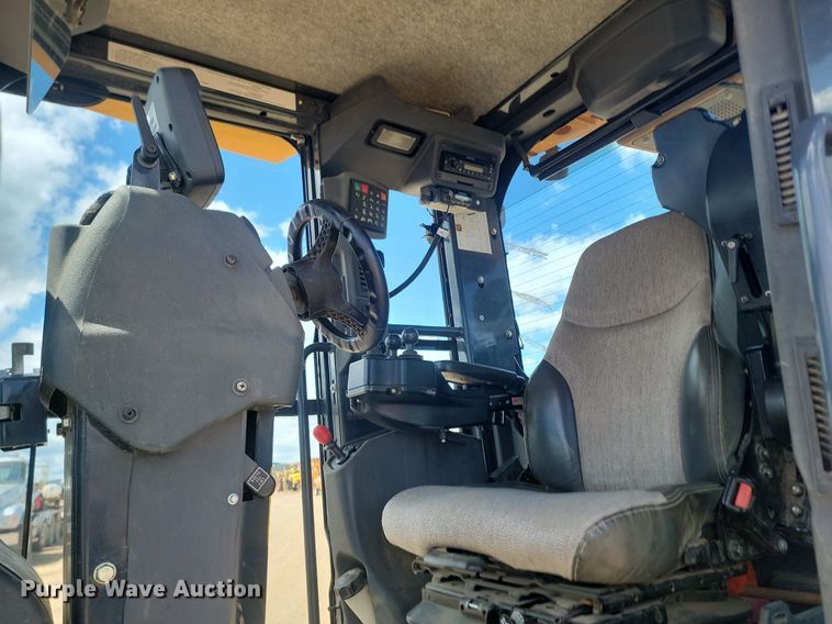 image for item NZ9810 2013 John Deere 772GP motor grader